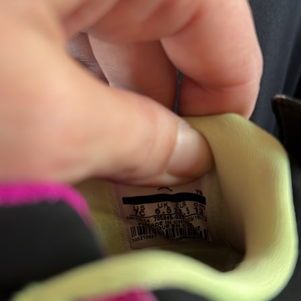 Toddler size 7c lightly used jordans. Very cute! - Picture 9 of 9